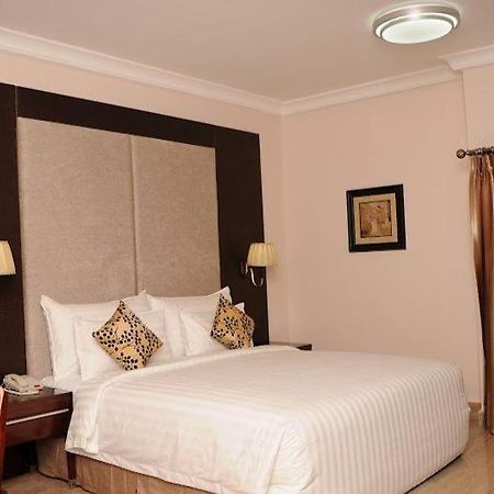 Ofas Chelsea Hotel Abuja Esterno foto