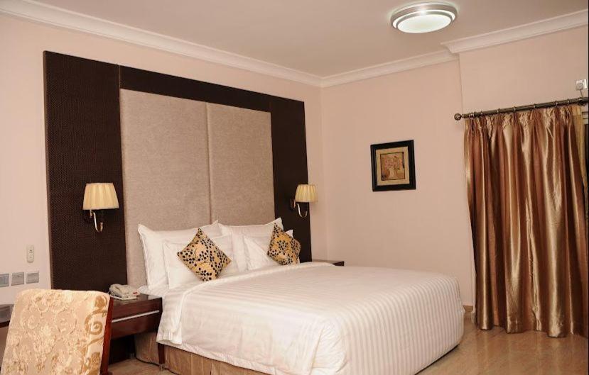 Ofas Chelsea Hotel Abuja Esterno foto